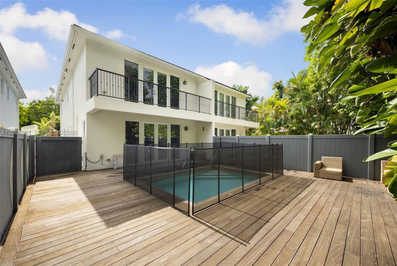 2938 Catalina St , Coconut Grove, FL 33133 Photo