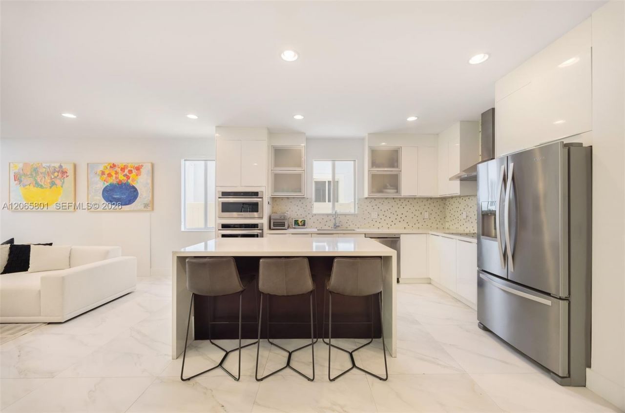 2938 Catalina St , Coconut Grove, FL 33133 Photo
