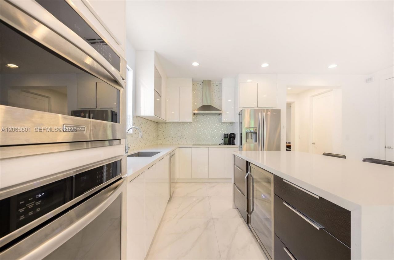 2938 Catalina St , Coconut Grove, FL 33133 Photo