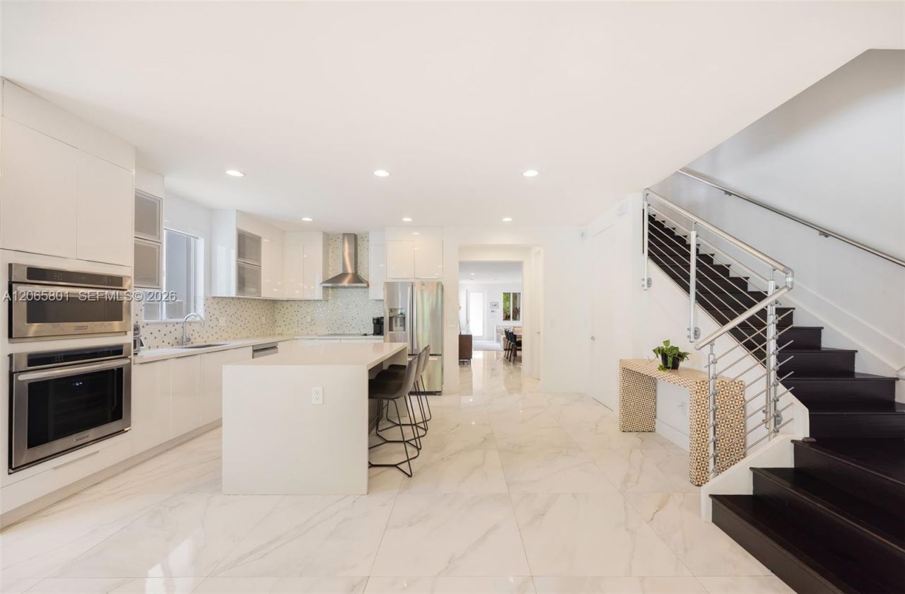 2938 Catalina St , Coconut Grove, FL 33133 Photo