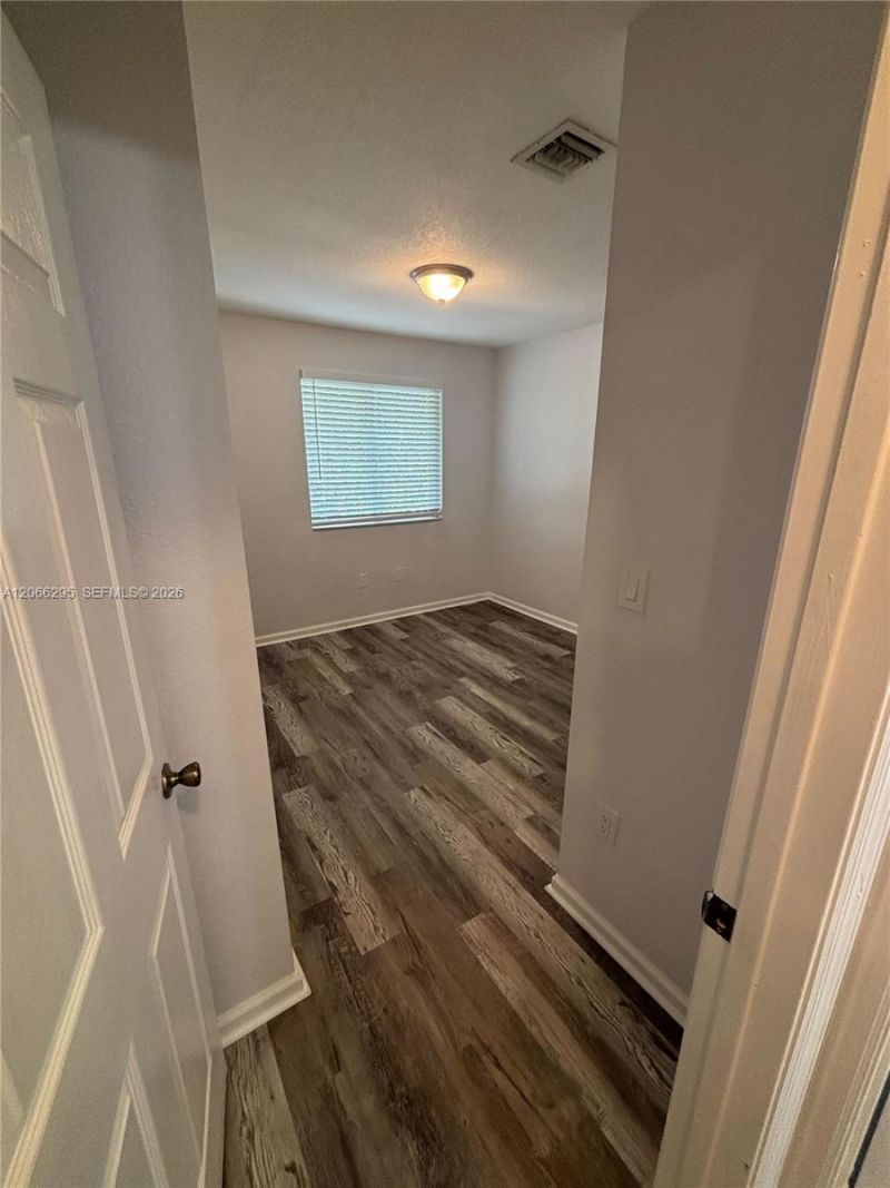 14042 NE 2nd Ave, Unit 14042, Miami, FL 33161 Photo