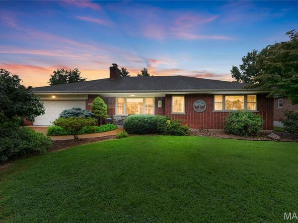 11838 Sunlind Drive, Sunset Hills, MO 63127