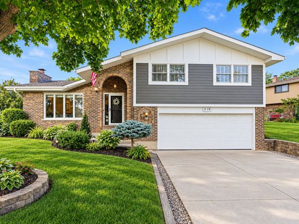 919 Hillview Drive, Lemont, IL 60439