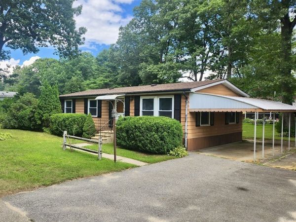 9 Maverick Drive, Brookfield, MA 01506