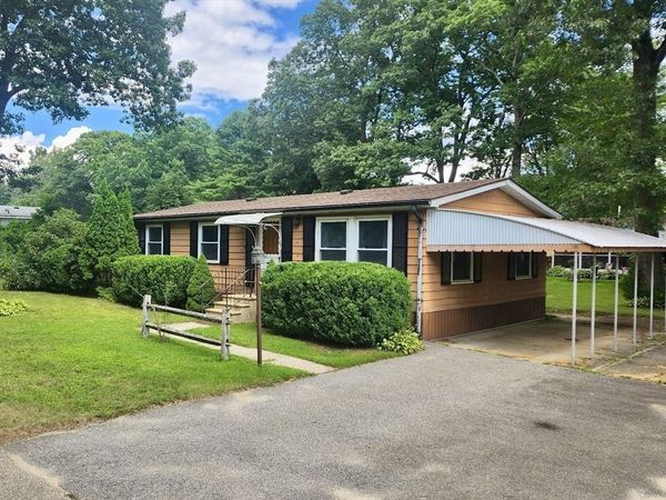 9 Maverick Drive, Brookfield, MA 01506