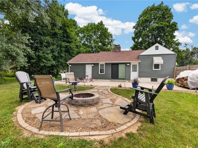 33 Sycamore Drive, New Middletown, OH 44442 Photo 2