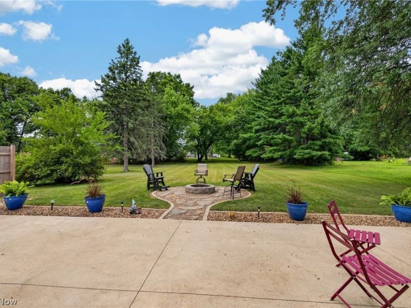 33 Sycamore Drive, New Middletown, OH 44442 Photo 3