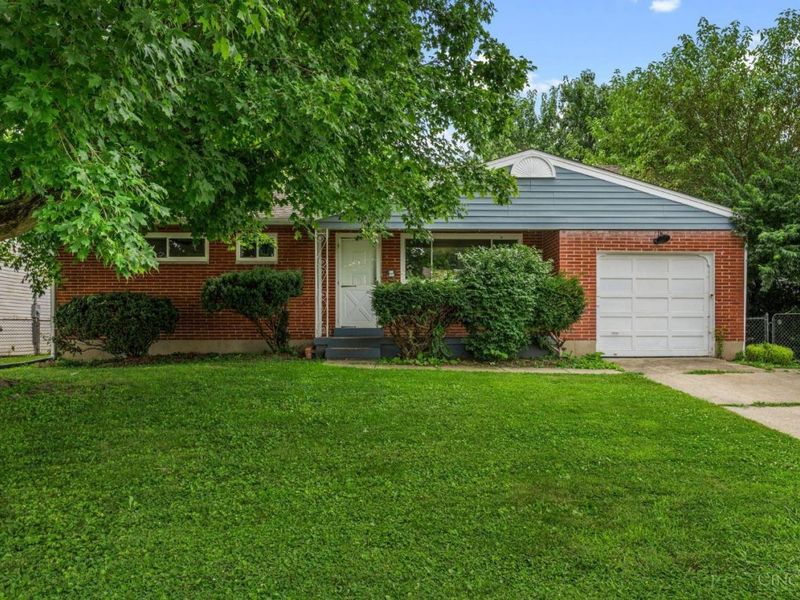 955 Quincy Drive, Hamilton, OH 45013 Photo 1