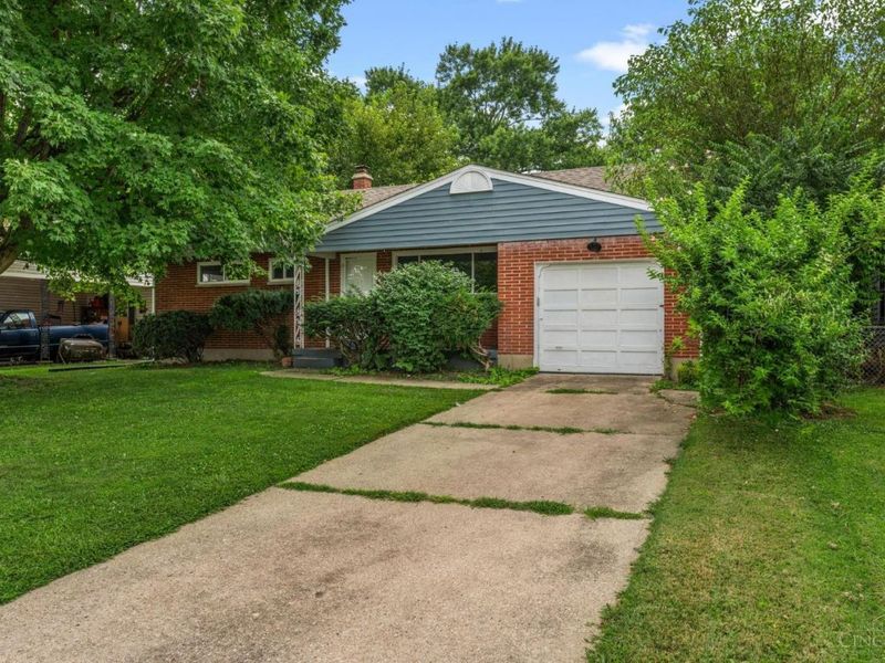 955 Quincy Drive, Hamilton, OH 45013 Photo 2