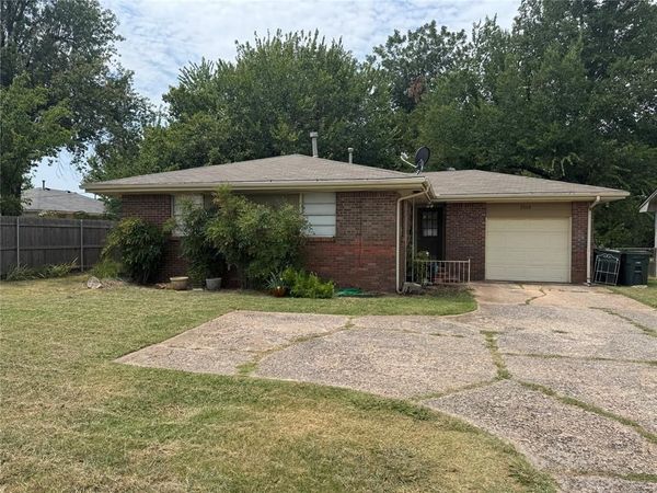 2113 S Boulevard Boulevard, Edmond, OK 73013