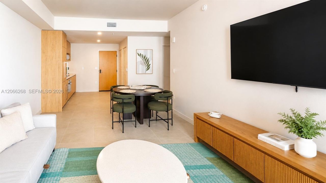11 NE 6th St, Unit 212, Miami, FL 33132 Photo