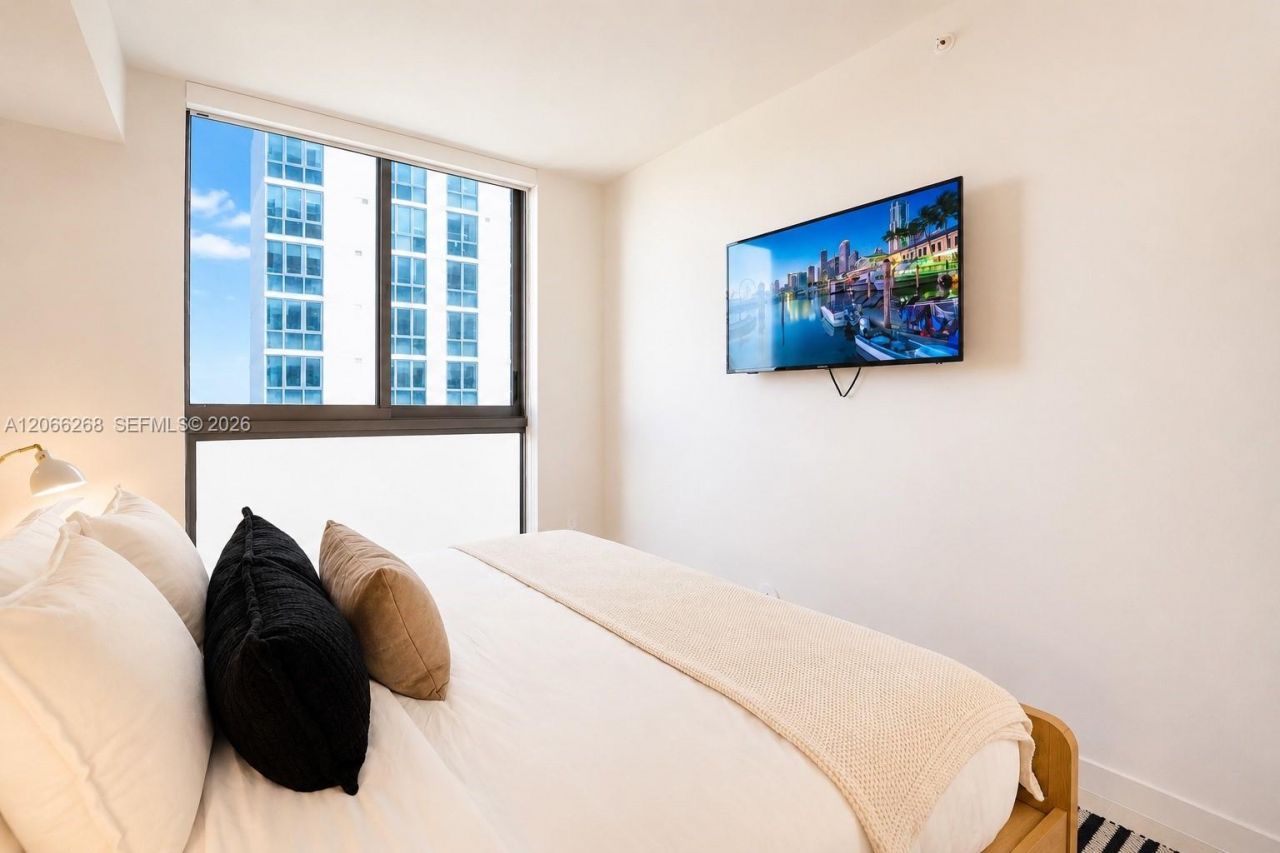 11 NE 6th St, Unit 212, Miami, FL 33132 Photo