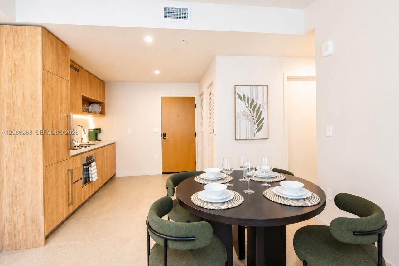 11 NE 6th St, Unit 212, Miami, FL 33132 Photo