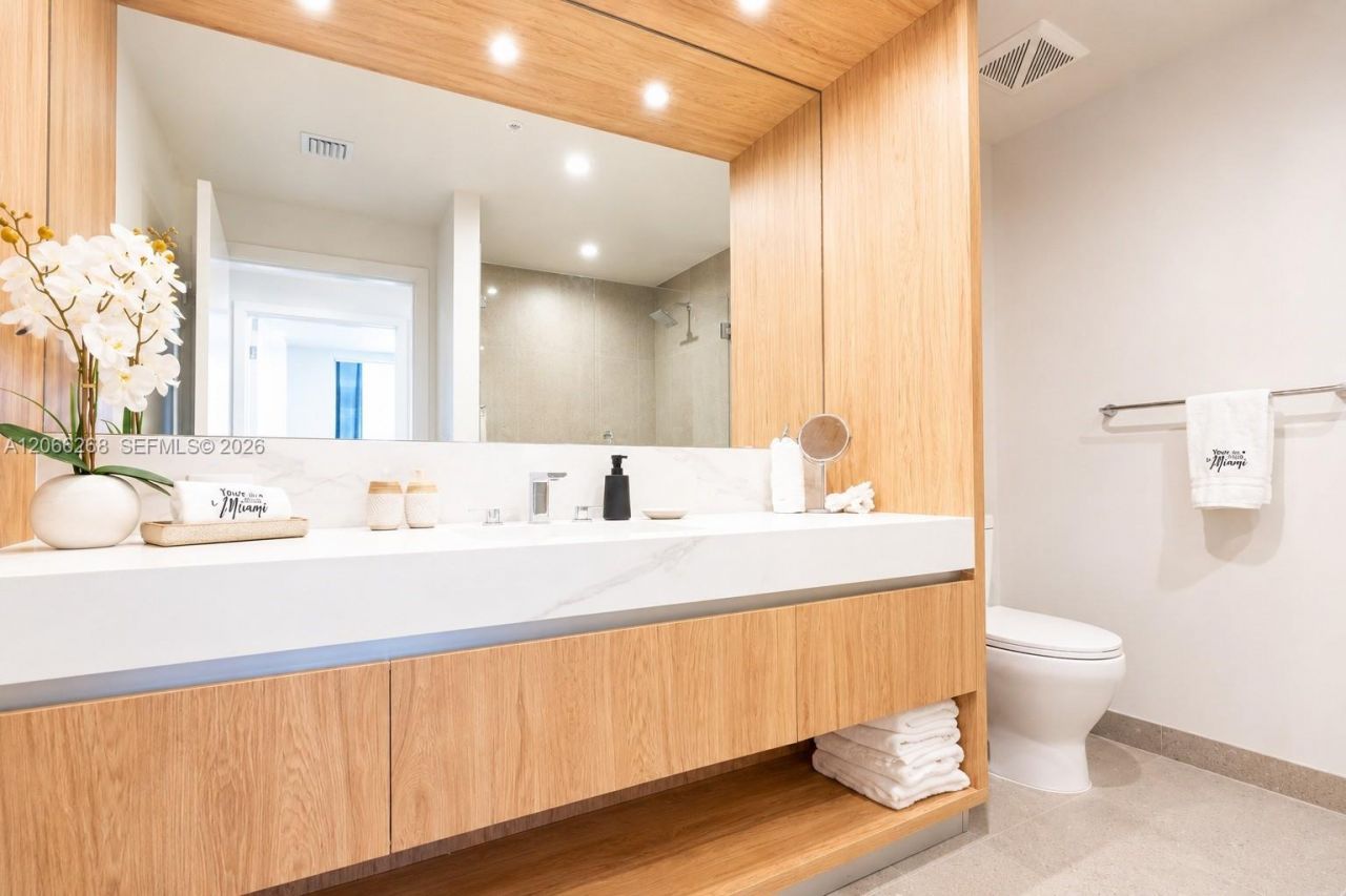 11 NE 6th St, Unit 212, Miami, FL 33132 Photo