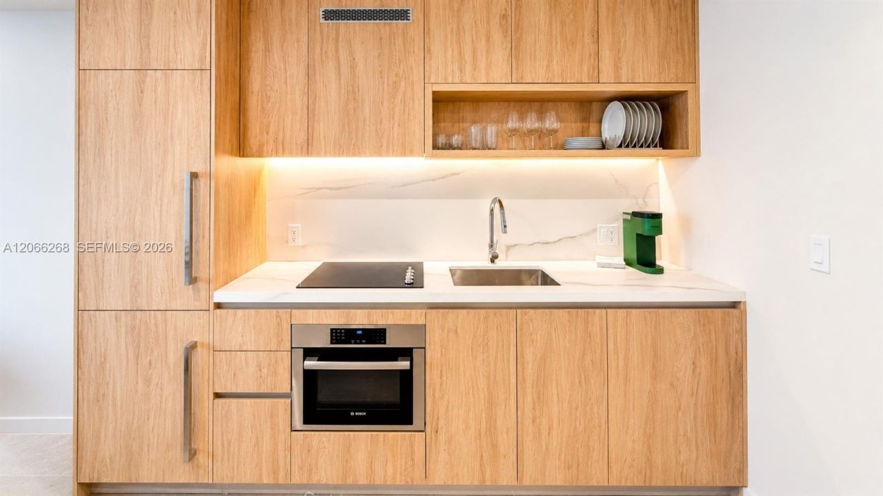 11 NE 6th St, Unit 212, Miami, FL 33132 Photo