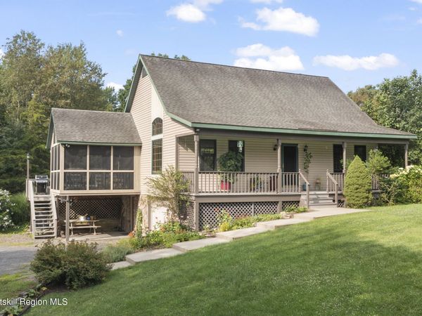 918 Livingston Road, Elizaville, NY 12523