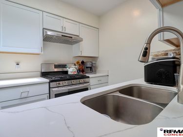 230 Parkside Lane, Lincoln, NE 68521
