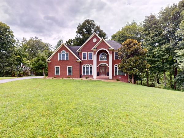 7997 Bowling Green Road , Scottsville, KY 42154
