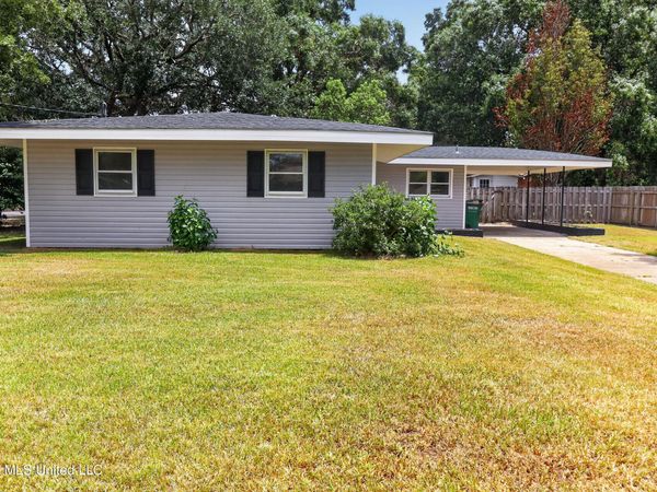 1910 Meadowbrook Street, Pascagoula, MS 39567
