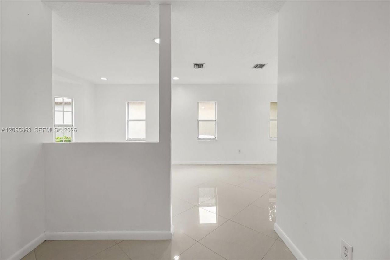1720 NE 35 Avenue , Homestead, FL 33033 Photo