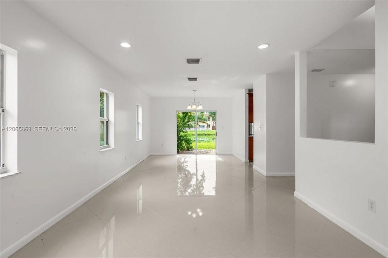 1720 NE 35 Avenue , Homestead, FL 33033 Photo