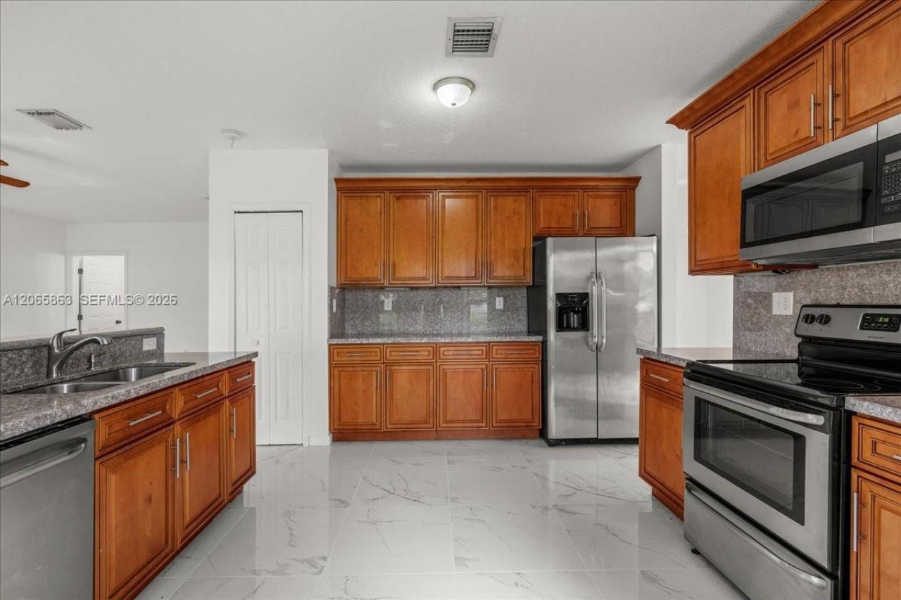 1720 NE 35 Avenue , Homestead, FL 33033 Photo