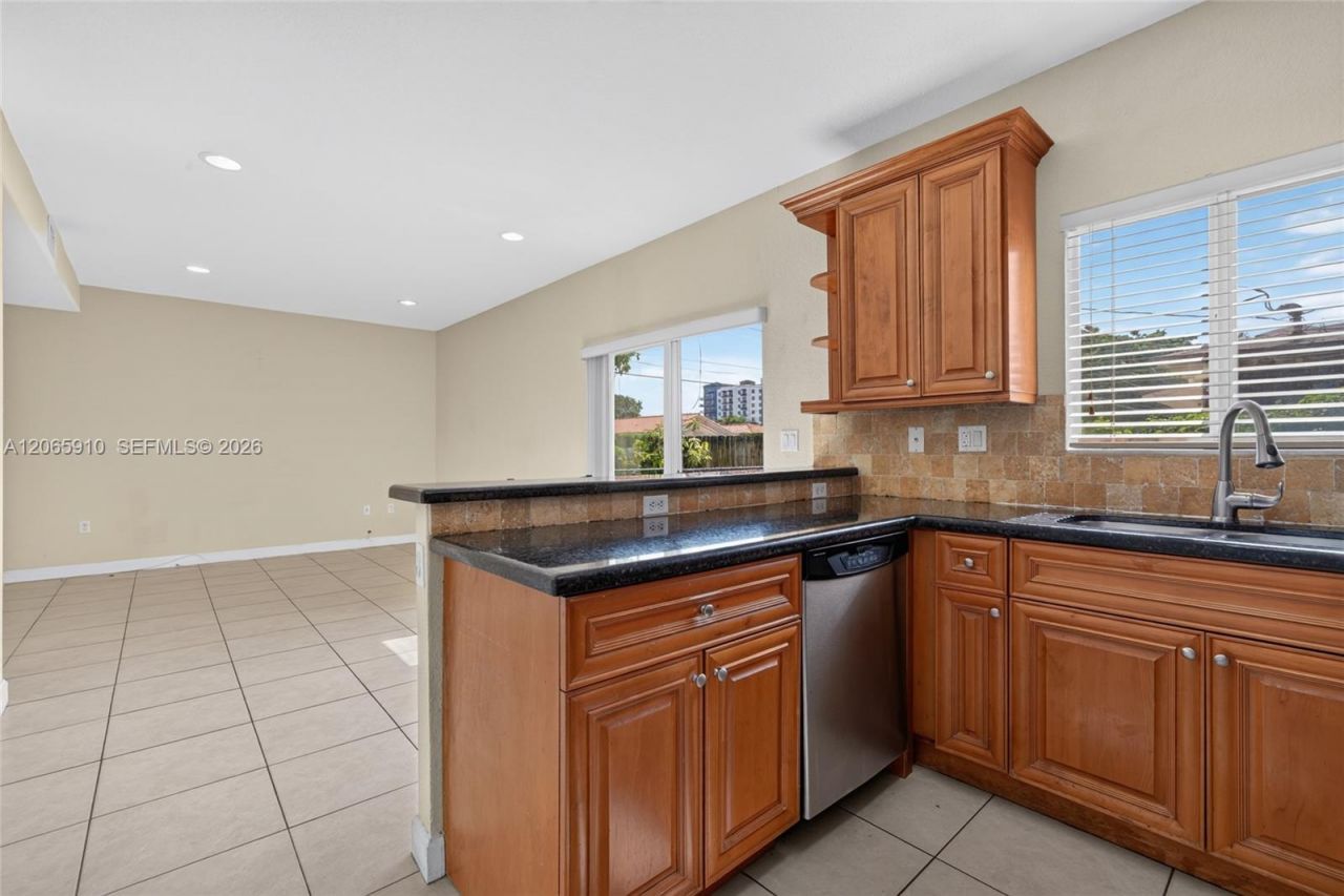 6776 SW 22nd St, Miami, FL 33155 Photo