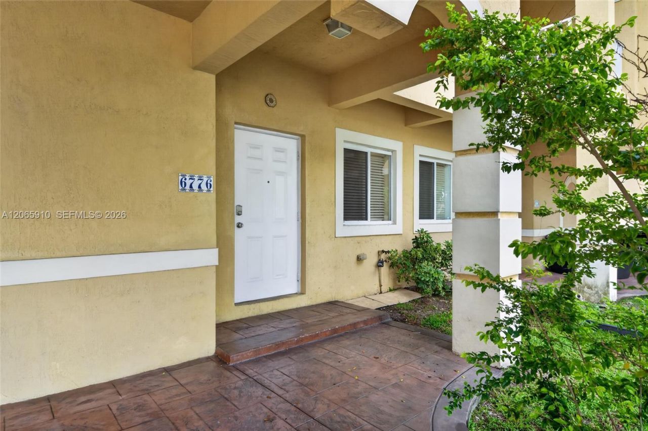 6776 SW 22nd St, Miami, FL 33155 Photo
