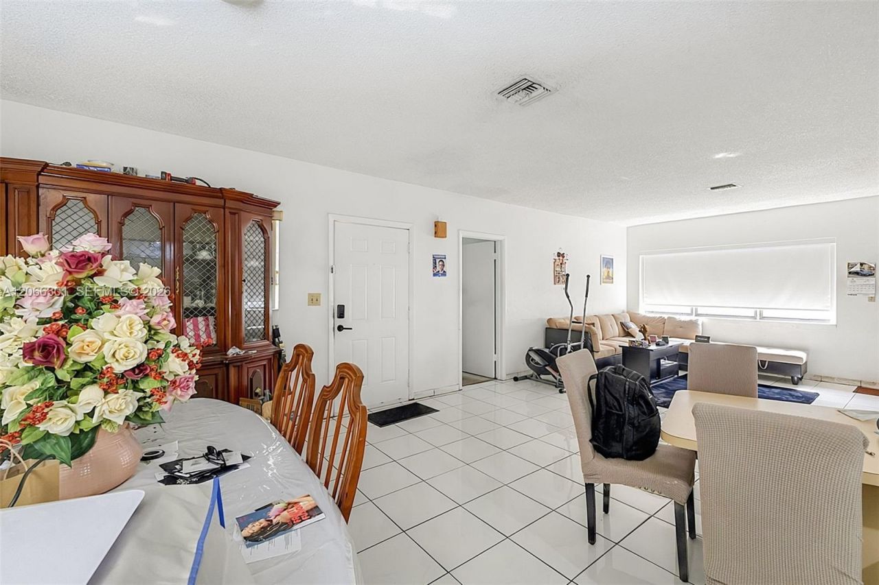 1200 NE 131st St, North Miami, FL 33161 Photo