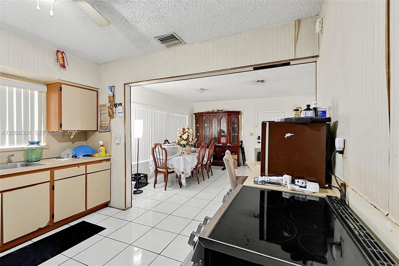 1200 NE 131st St, North Miami, FL 33161 Photo