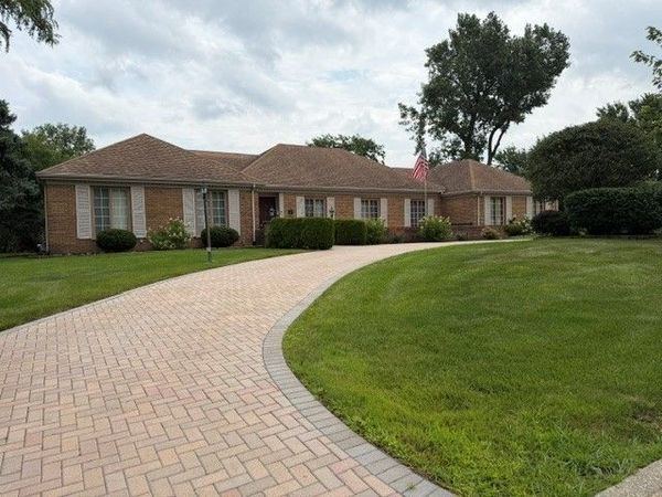 8283 Lake Ridge Drive , Burr Ridge, IL 60527