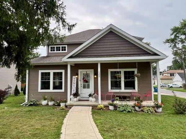 1300 Bobolink Road, Valparaiso, IN 46383