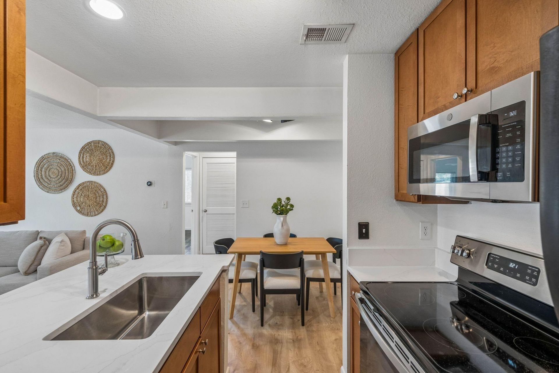 276 Alexandra Drive Photo 13