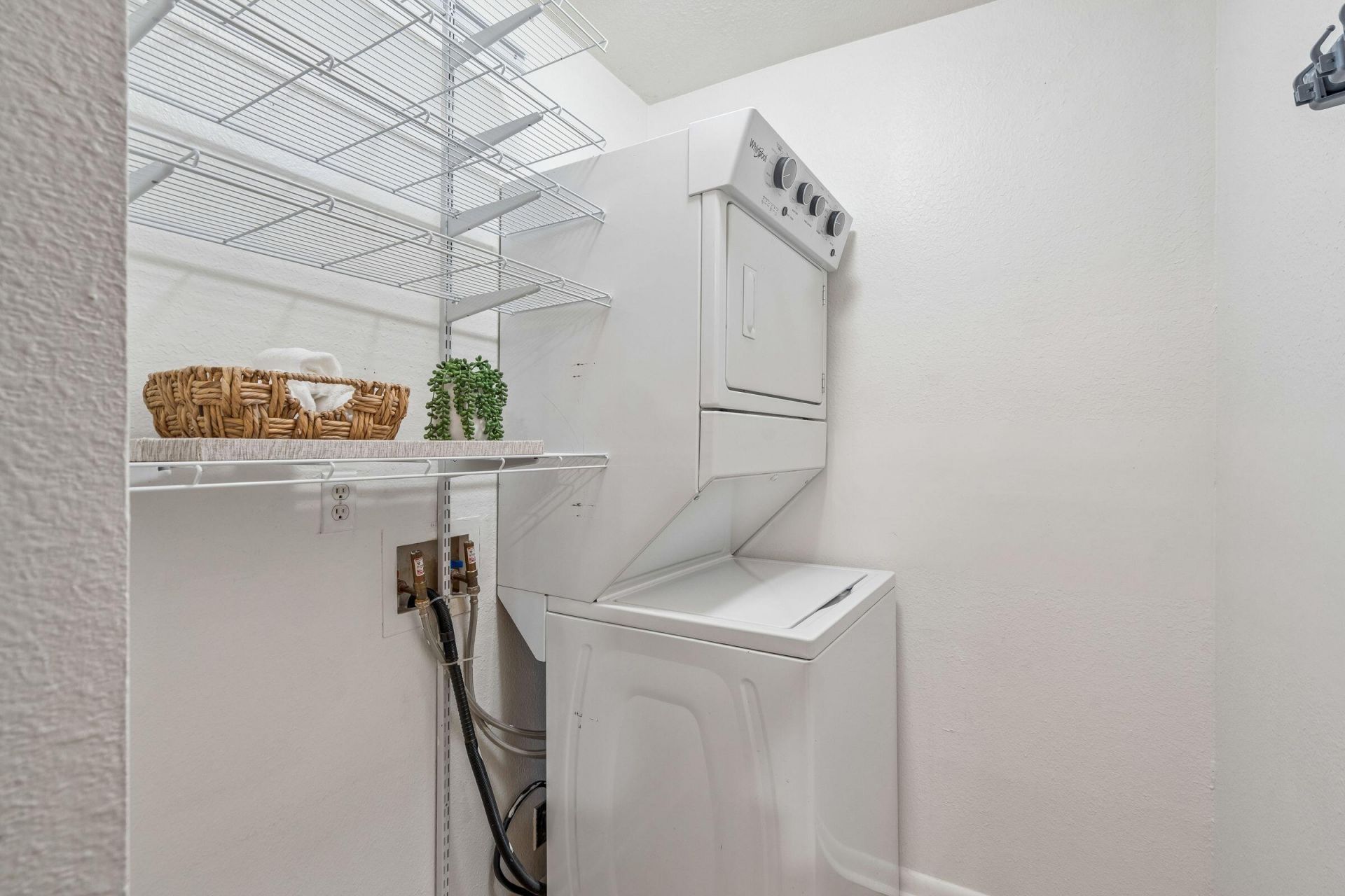276 Alexandra Drive Photo 23