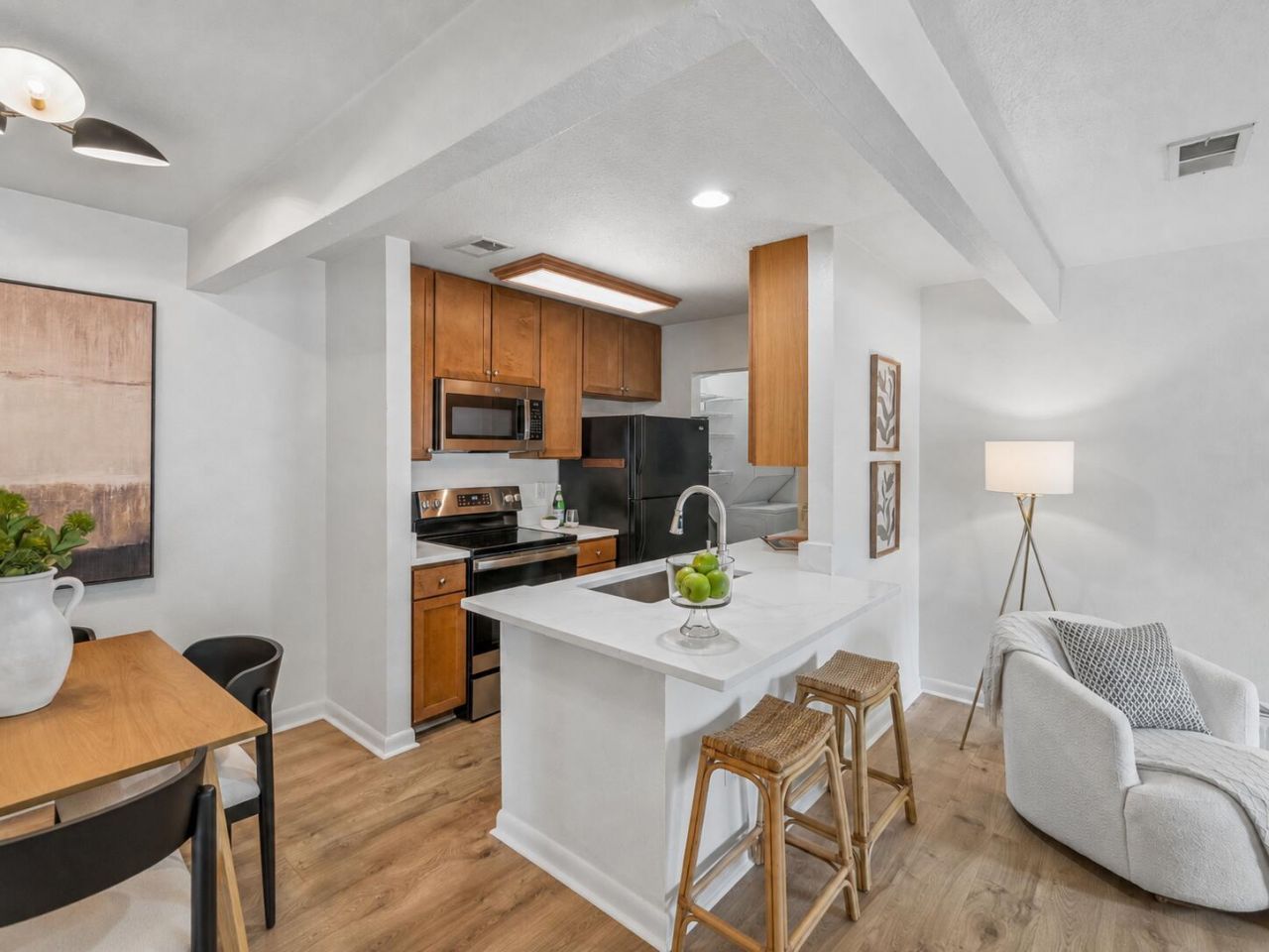 276 Alexandra Drive Photo 6