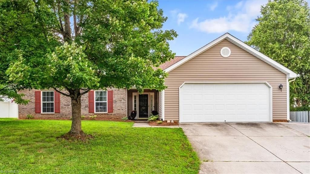 705 Eagle Point Drive, Kernersville, NC 27284 Main Photo