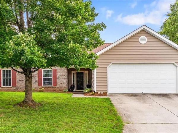 705 Eagle Point Drive, Kernersville, NC 27284