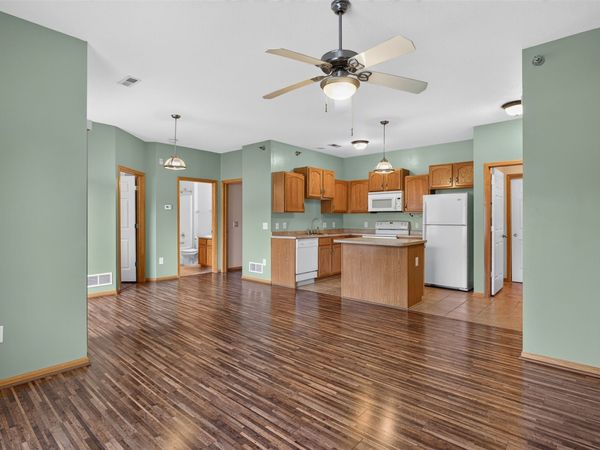 10335 Norfolk Drive, Unit 13, Johnston, IA 50131