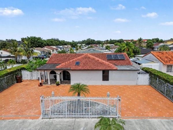 7961 W 6th Ave , Hialeah, FL 33014