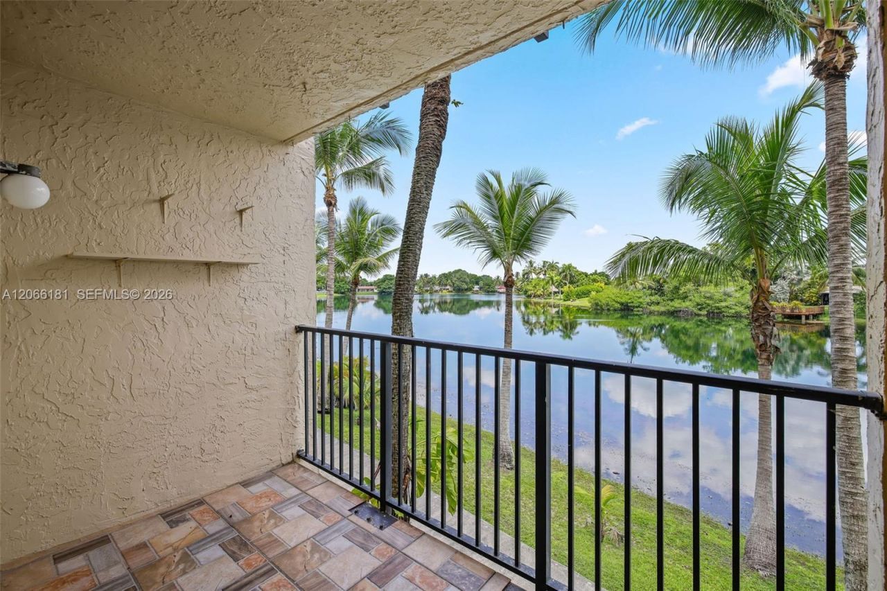 14211 N Kendall Dr, Unit 207E, Miami, FL 33186 Photo