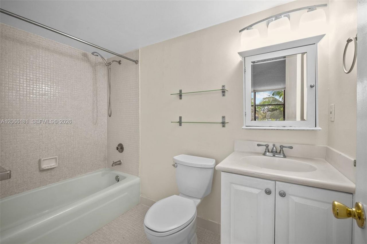 14211 N Kendall Dr, Unit 207E, Miami, FL 33186 Photo