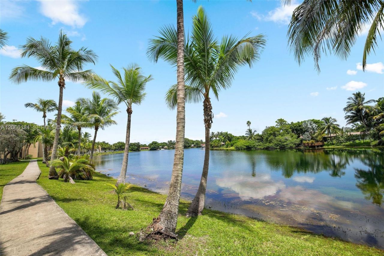 14211 N Kendall Dr, Unit 207E, Miami, FL 33186 Photo