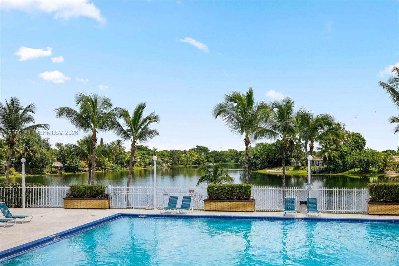 14211 N Kendall Dr, Unit 207E, Miami, FL 33186 Photo