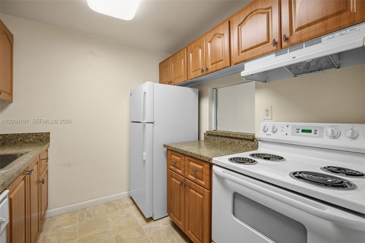14211 N Kendall Dr, Unit 207E, Miami, FL 33186 Photo