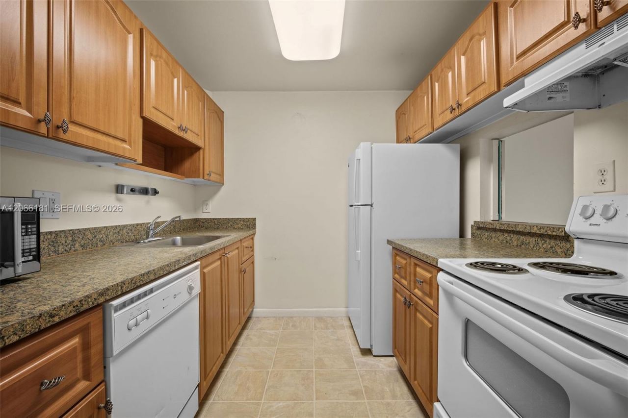 14211 N Kendall Dr, Unit 207E, Miami, FL 33186 Photo