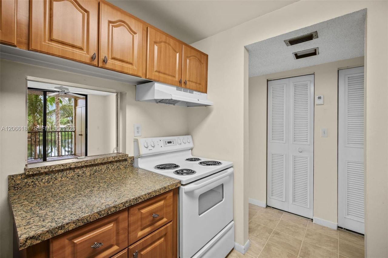 14211 N Kendall Dr, Unit 207E, Miami, FL 33186 Photo