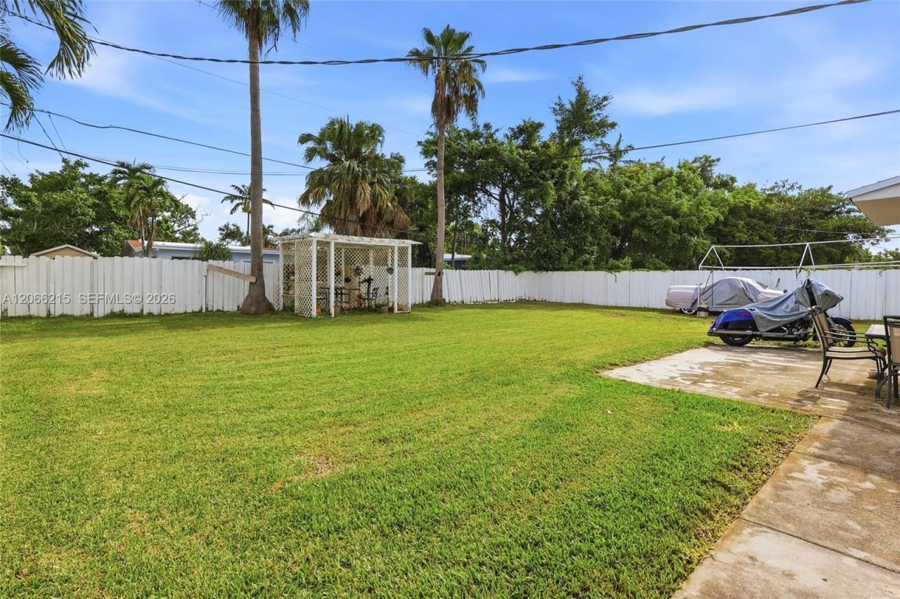10235 Pan American Dr , Cutler Bay, FL 33189 Photo