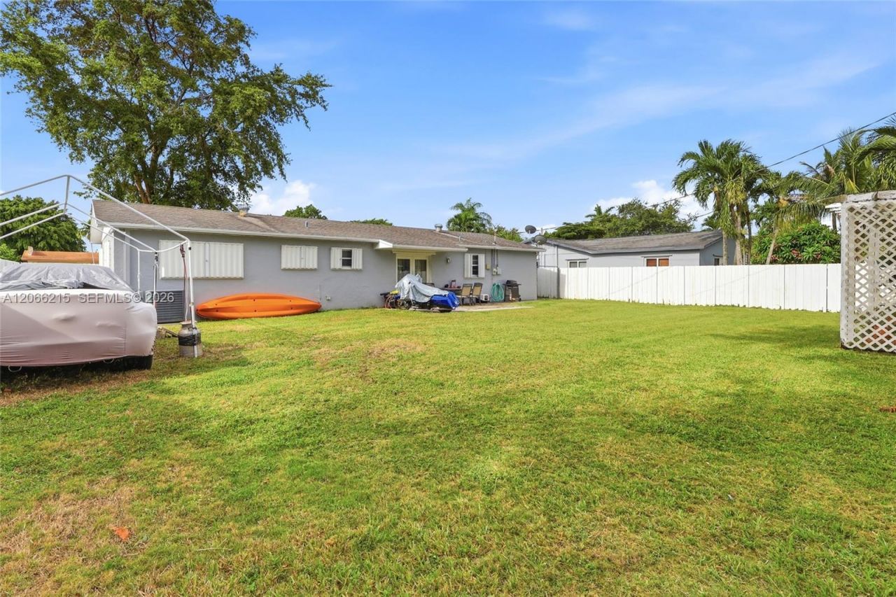 10235 Pan American Dr , Cutler Bay, FL 33189 Photo