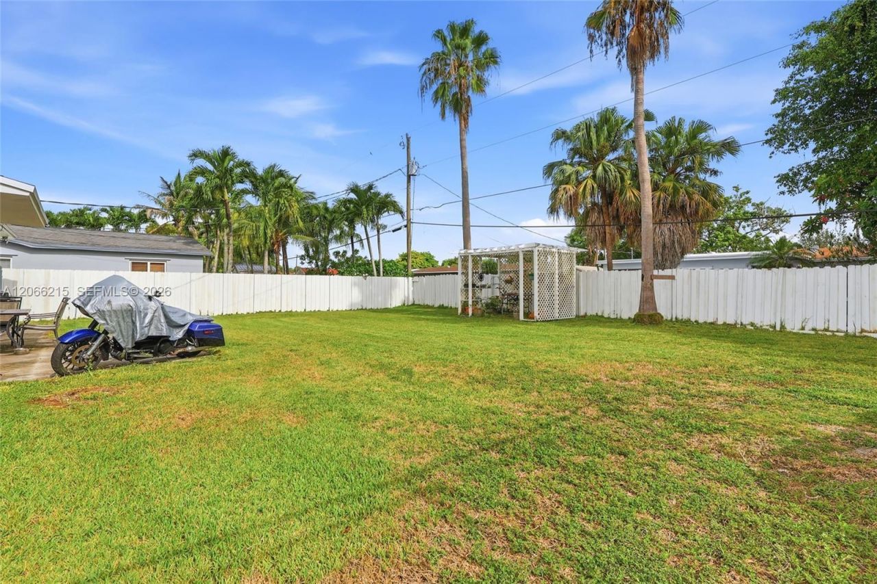 10235 Pan American Dr , Cutler Bay, FL 33189 Photo