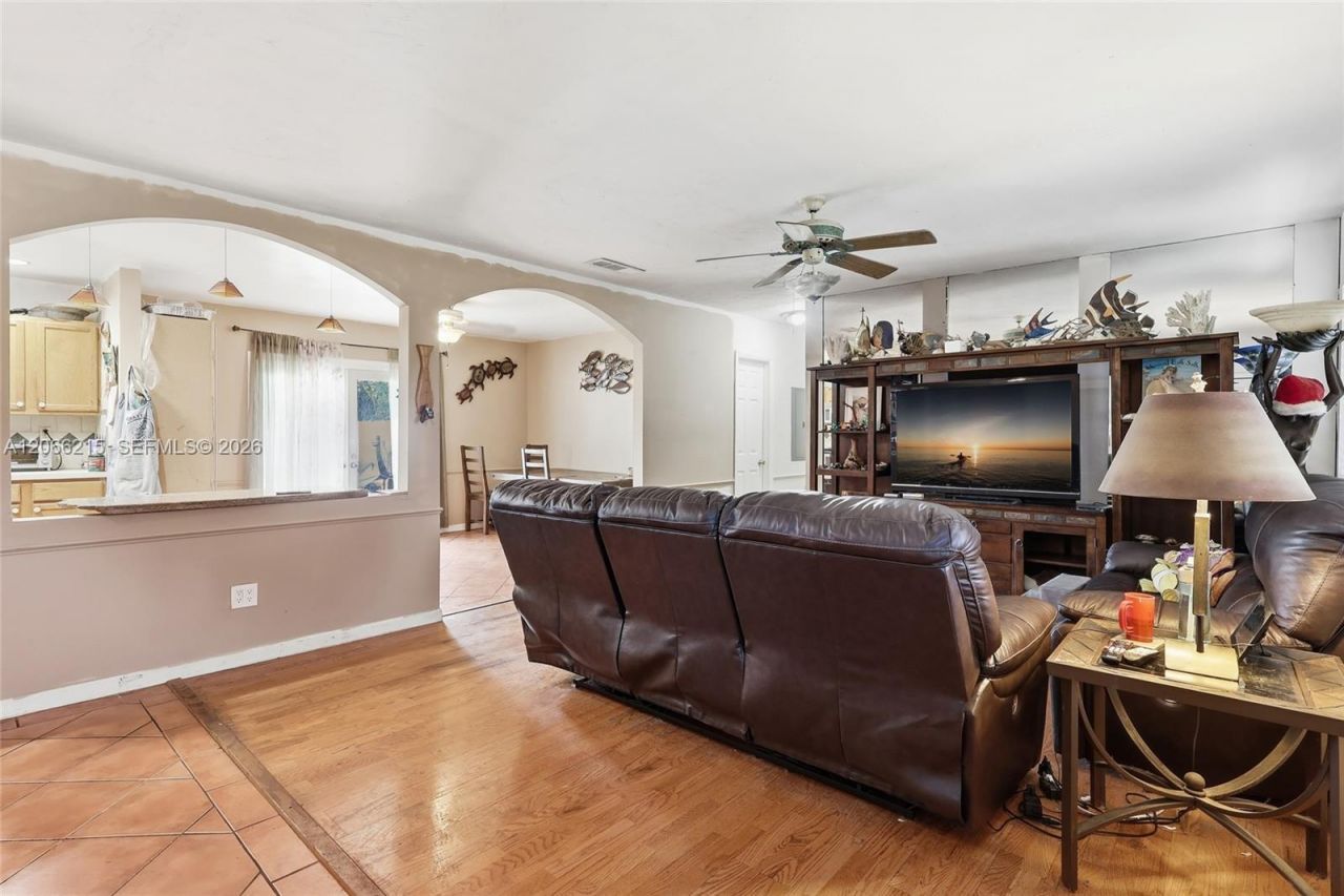 10235 Pan American Dr , Cutler Bay, FL 33189 Photo